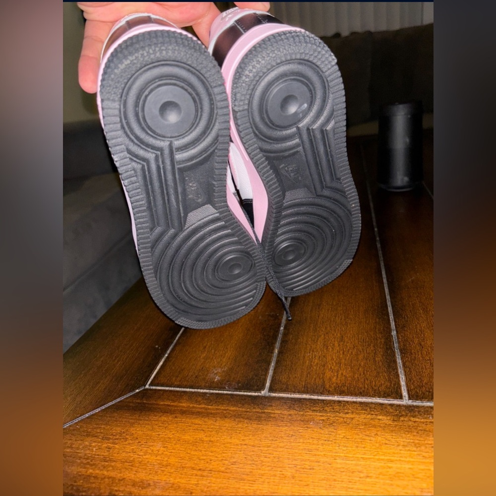 Pink Nike Shoes - Picture 4 of 5